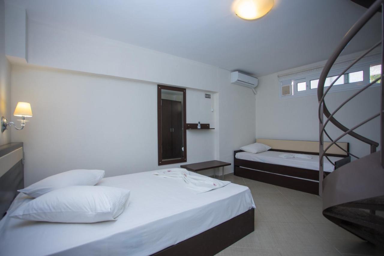 Villa Amalia Sun Beach เนอาวรัสนา ภายนอก รูปภาพ