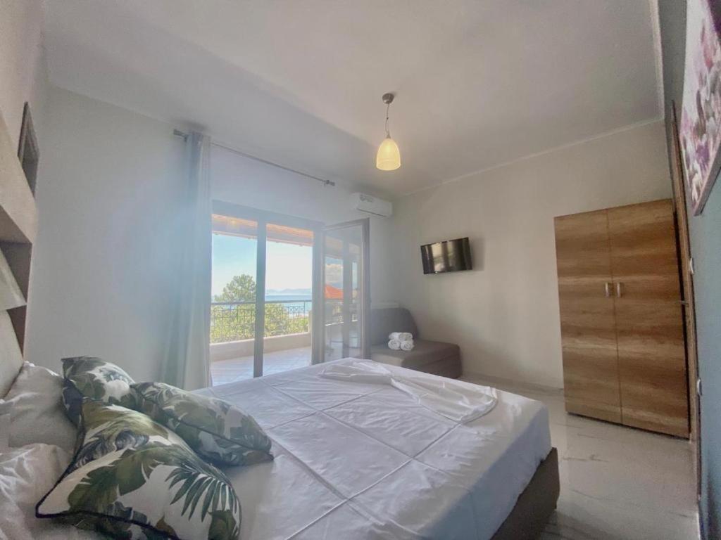 Villa Amalia Sun Beach เนอาวรัสนา ภายนอก รูปภาพ