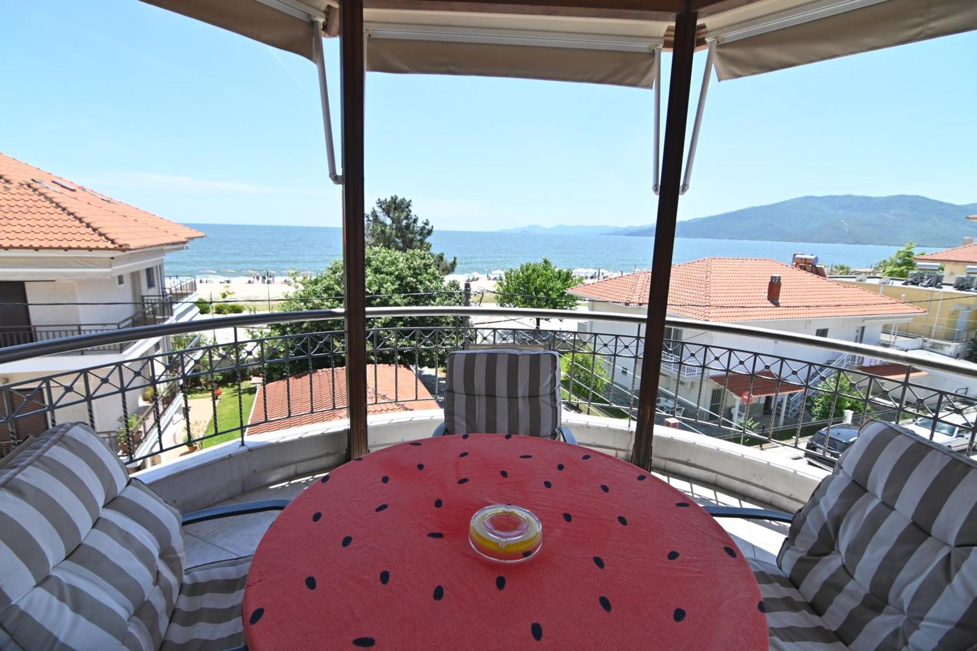 Villa Amalia Sun Beach เนอาวรัสนา ภายนอก รูปภาพ